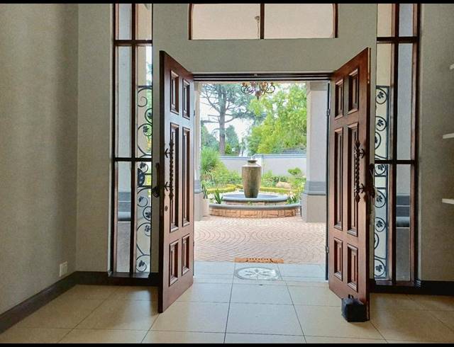 5 BEDROOM HOUSE FOR SALE IN LAKEFIELD